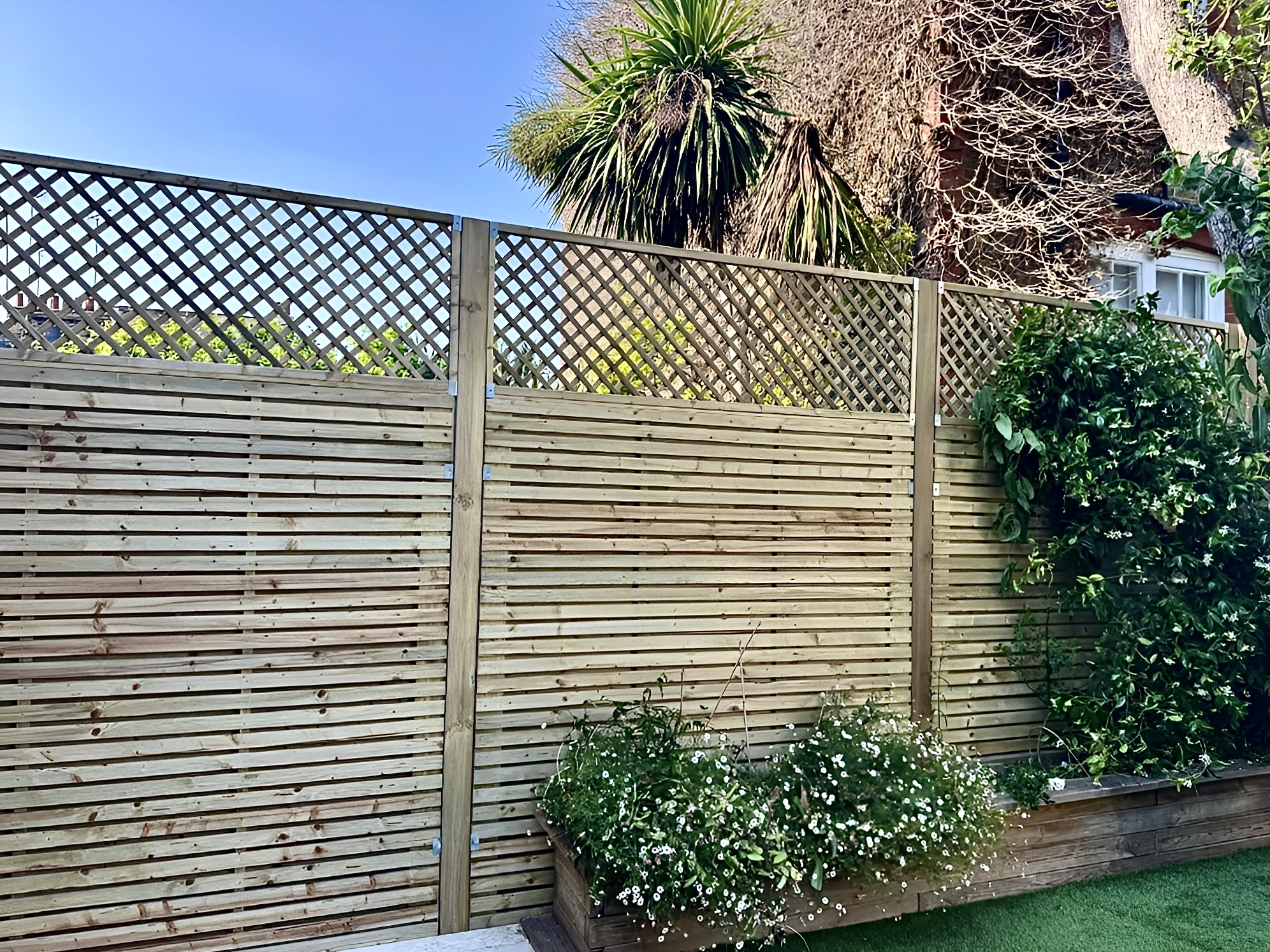 Garden Fencing/Fencing Contractors/Fence Installers